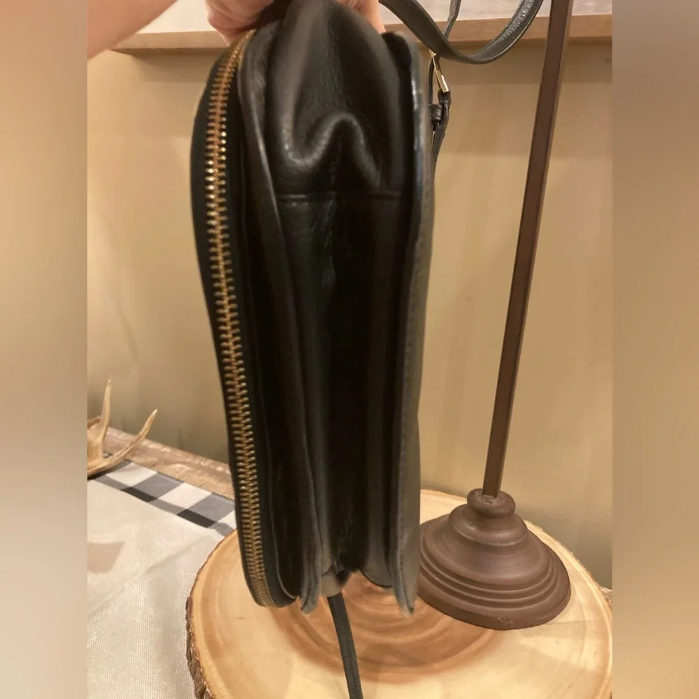 Tory Burch Black Pebble Leather Brody Saddle Crossbody Bag Flap ￼Over Purse 450$